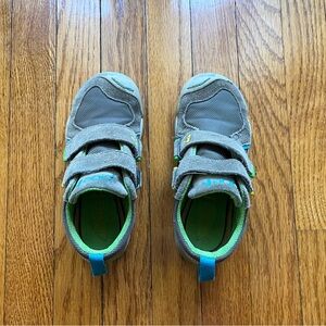 Plae shoes child size 11